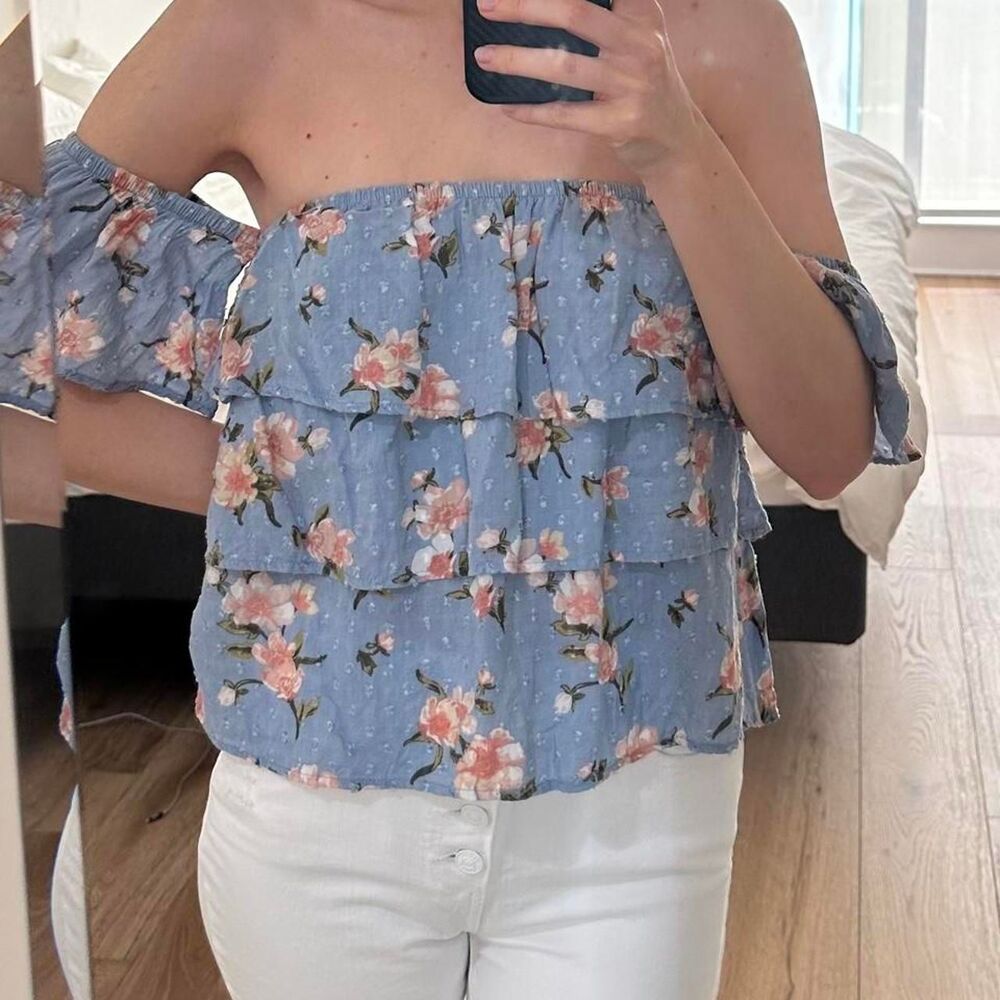 Small American Eagle off the shoulder top